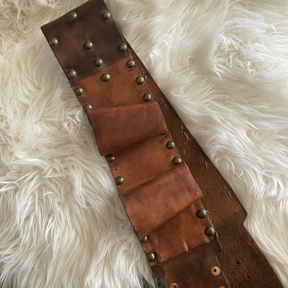 ❌SOLD❌ Vintage Handmade Studded Tool Kidney Belt Leather - Picture 6 of 13
